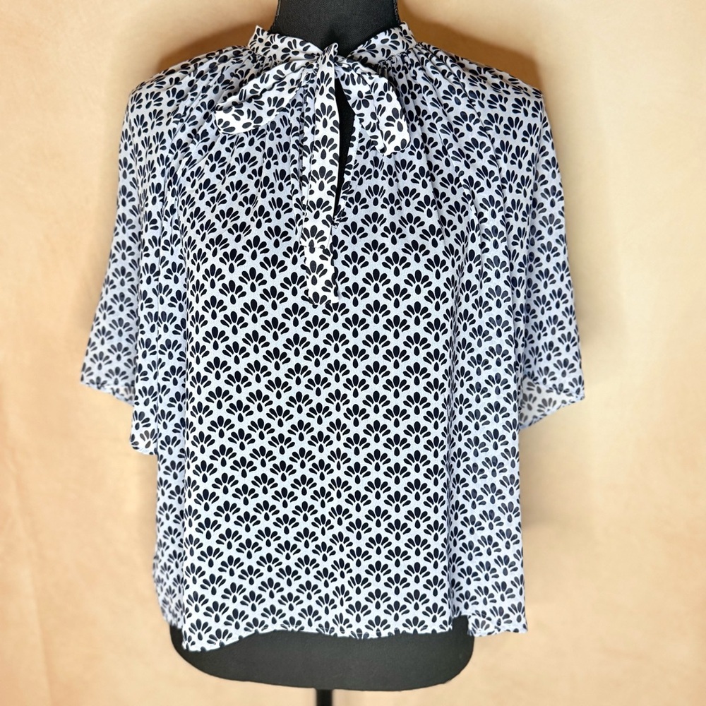 Ann Taylor Purple and White Floral Blouse Size XS